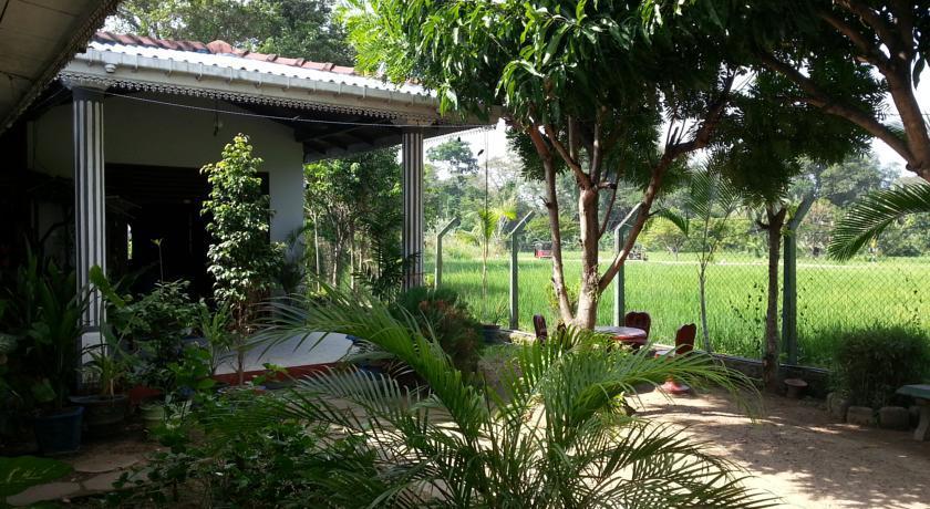 Hansika Guest Inn Buttala Экстерьер фото