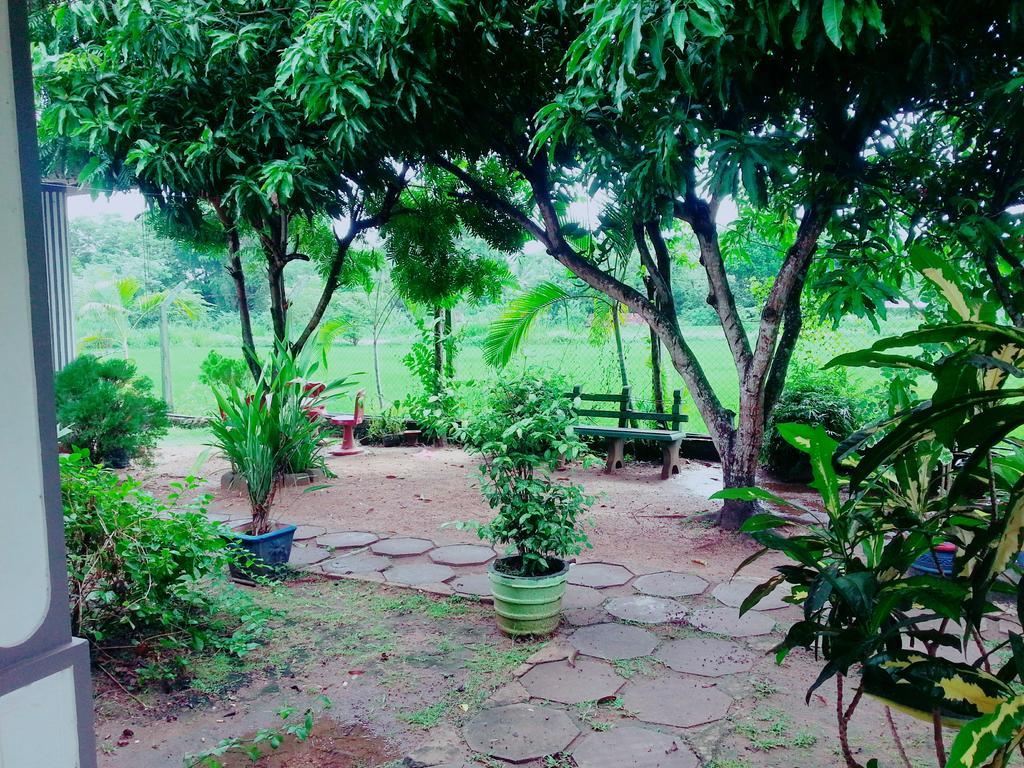 Hansika Guest Inn Buttala Экстерьер фото