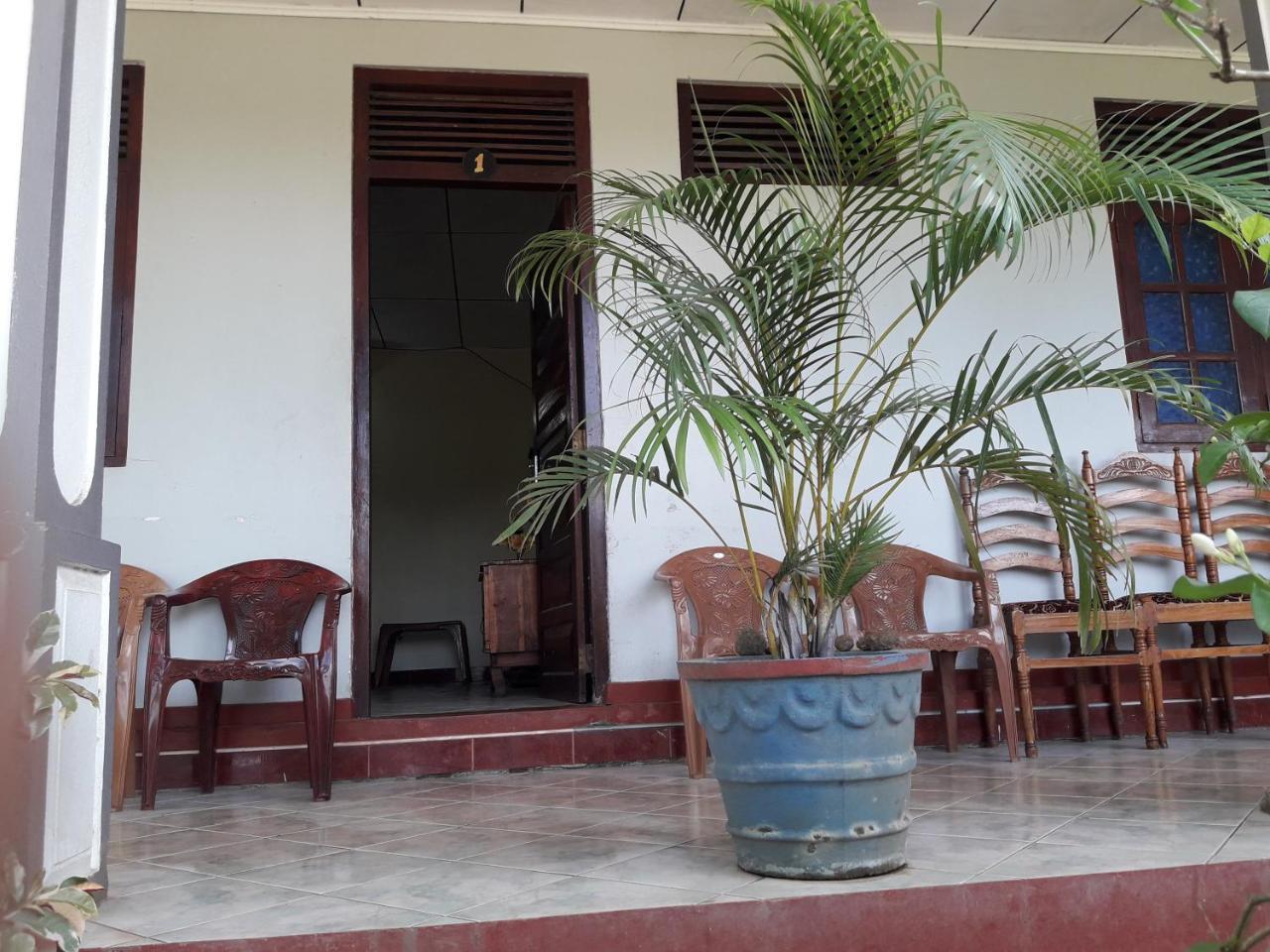 Hansika Guest Inn Buttala Экстерьер фото