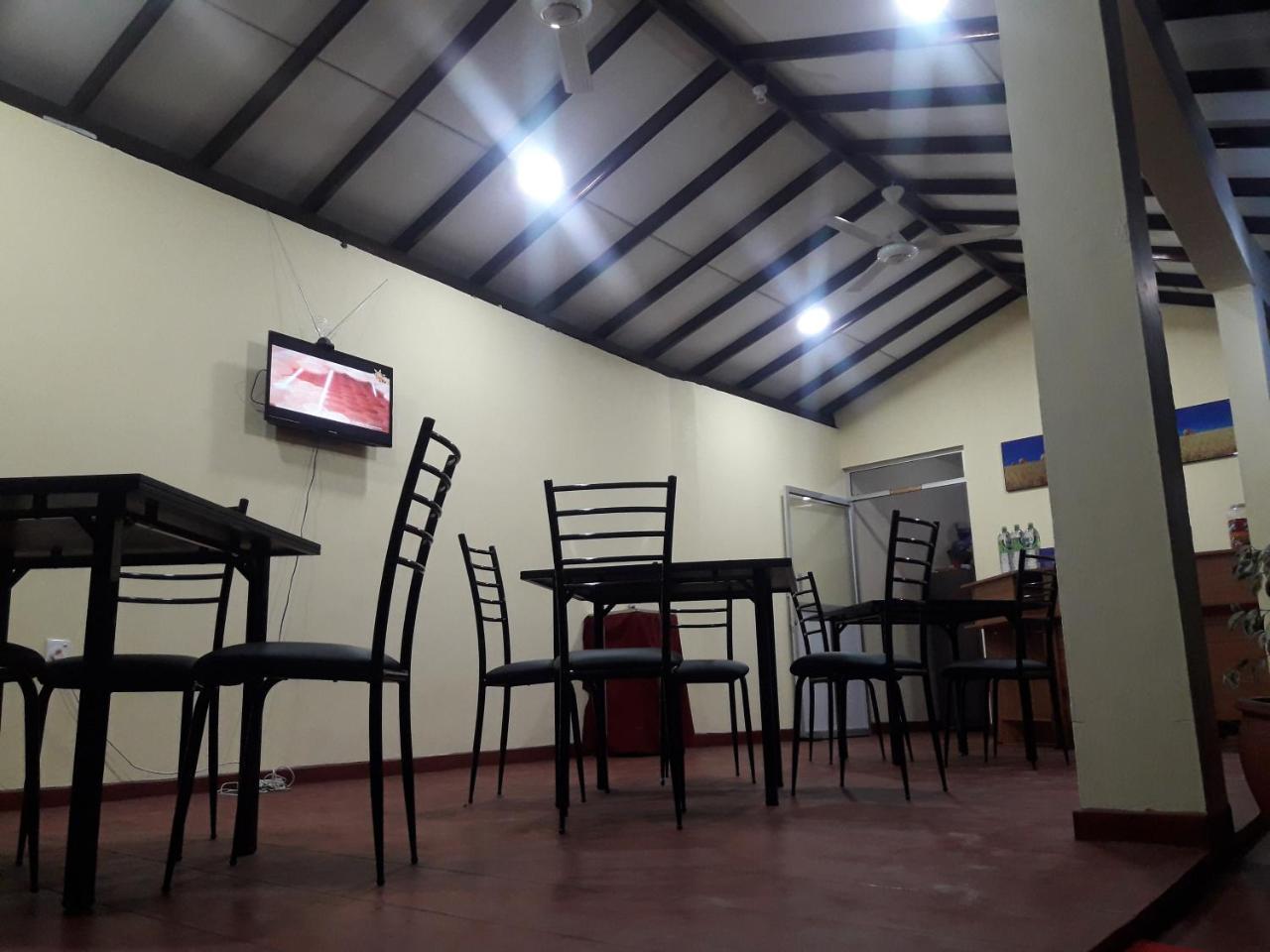 Hansika Guest Inn Buttala Экстерьер фото